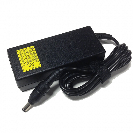 Toshiba 19V - 3.42A 65W 65 W Adapter