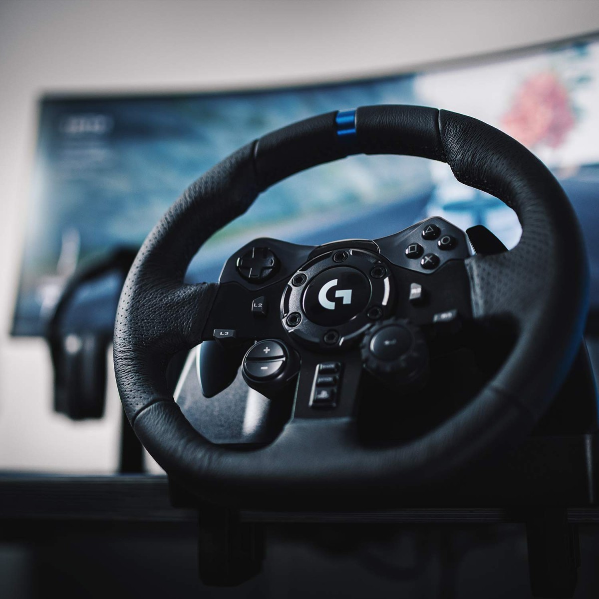 Logitech G923 Racing Wheel and Pedals, TRUEFORCE 1000 Hz Force Feedback, Responsive Driving Design Black