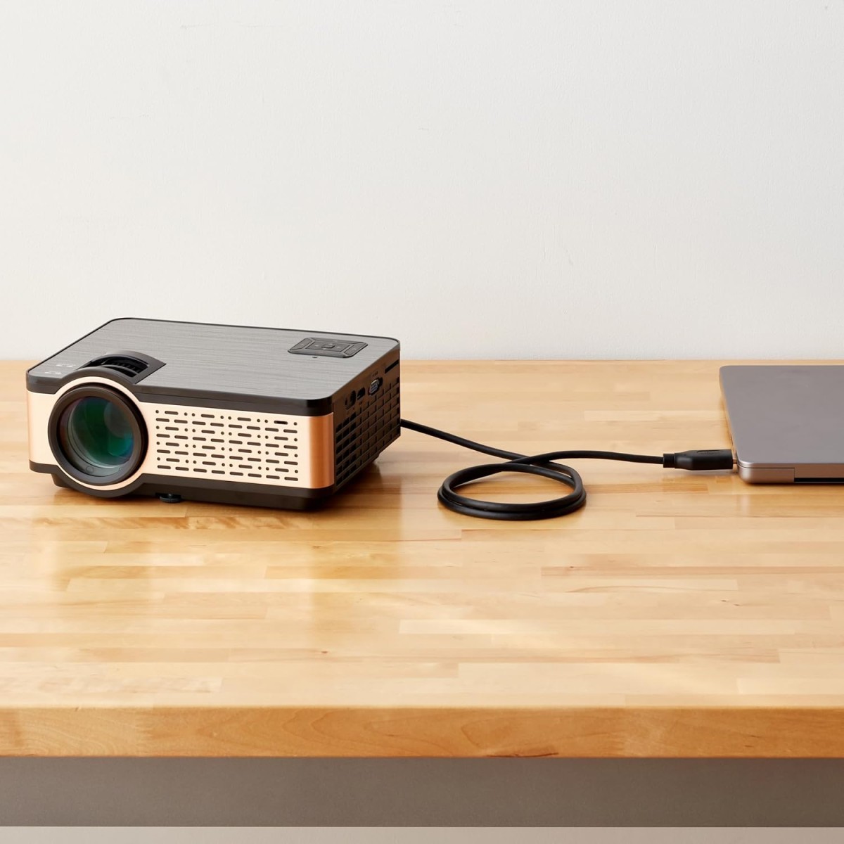 AmazonBasics Uni-Directional DisplayPort to HDMI Video Display Cable, 4K@30Hz - 3 Feet, Black - (Not Compatible with Mobile Phones)