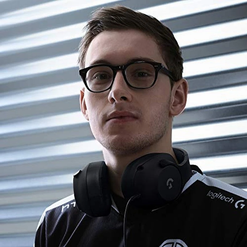 Logitech G PRO Gaming Headset Comfortable and Durable with PRO-G 50 mm Audio Drivers Logitech G PRO Gaming Headset Comfortable and Durable with PRO-G 50 mm Audio Drivers